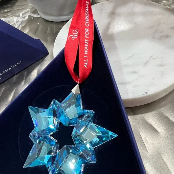 New Swarovski original box and Sleeve Mariah Carey  Holiday Ornament - Picture 2 of 4